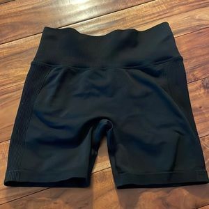 Black yeoreo scrunch butt shorts